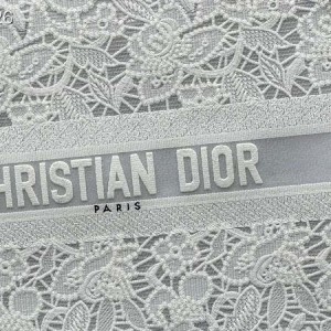 Christian Dior Book Tote Bag 36cm 1296 Floral Lace Embroidered Canvas Fall/Winter 2022 Collection - Image 5