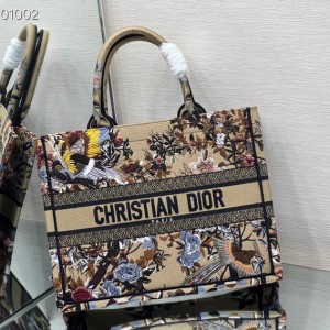 Christian Dior Book Tote Bag 36cm 1296 Jardin d'Hiver Embroidery Canvas Fall/Winter 2022 Collection - Image 3