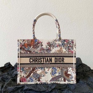 Christian Dior Book Tote Bag 36cm 1296 Jardin d'Hiver Embroidery Canvas Fall/Winter 2022 Collection - Image 3