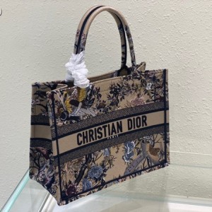 Christian Dior Book Tote Bag 36cm 1296 Jardin d'Hiver Embroidery Canvas Fall/Winter 2022 Collection - Image 3