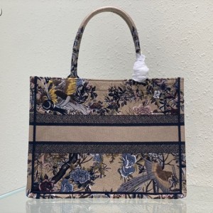 Christian Dior Book Tote Bag 36cm 1296 Jardin d'Hiver Embroidery Canvas Fall/Winter 2022 Collection - Image 4