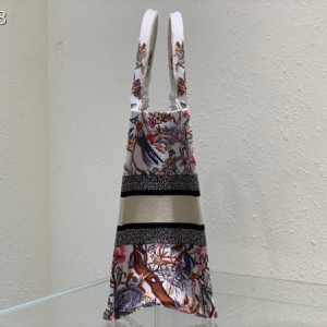 Christian Dior Book Tote Bag 36cm 1296 Jardin d'Hiver Embroidery Canvas Fall/Winter 2022 Collection - Image 5