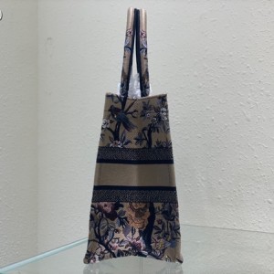 Christian Dior Book Tote Bag 36cm 1296 Jardin d'Hiver Embroidery Canvas Fall/Winter 2022 Collection - Image 5