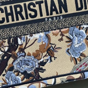 Christian Dior Book Tote Bag 36cm 1296 Jardin d'Hiver Embroidery Canvas Fall/Winter 2022 Collection - Image 6