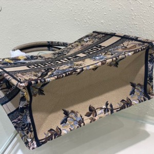 Christian Dior Book Tote Bag 36cm 1296 Jardin d'Hiver Embroidery Canvas Fall/Winter 2022 Collection - Image 6