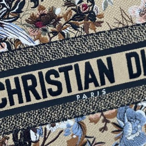 Christian Dior Book Tote Bag 36cm 1296 Jardin d'Hiver Embroidery Canvas Fall/Winter 2022 Collection - Image 7