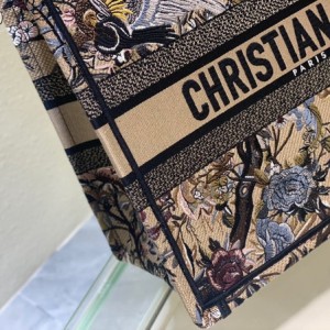 Christian Dior Book Tote Bag 36cm 1296 Jardin d'Hiver Embroidery Canvas Fall/Winter 2022 Collection - Image 7