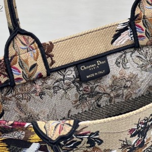 Christian Dior Book Tote Bag 36cm 1296 Jardin d'Hiver Embroidery Canvas Fall/Winter 2022 Collection - Image 8