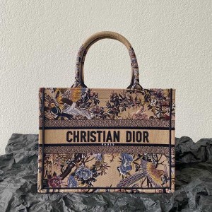 Christian Dior Book Tote Bag 36cm 1296 Jardin d'Hiver Embroidery Canvas Fall/Winter 2022 Collection - Image 9
