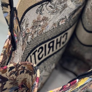 Christian Dior Book Tote Bag 36cm 1296 Jardin d'Hiver Embroidery Canvas Fall/Winter 2022 Collection - Image 9
