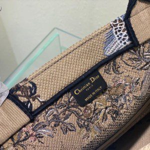 Christian Dior Book Tote Bag 36cm 1296 Jardin d'Hiver Embroidery Canvas Fall/Winter 2022 Collection - Image 9