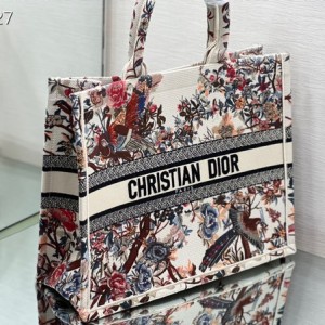 Christian Dior Book Tote Bag 36cm 1296 Jardin d'Hiver Embroidery Embroidered Canvas Fall/Winter 2022 Collection - Image 3