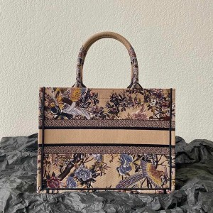 Christian Dior Book Tote Bag 36cm 1296 Jardin d'Hiver Embroidery Embroidered Canvas Fall/Winter 2022 Collection - Image 3