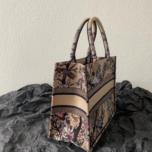Christian Dior Book Tote Bag 36cm 1296 Jardin d'Hiver Embroidery Embroidered Canvas Fall/Winter 2022 Collection - Image 4