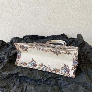 Christian Dior Book Tote Bag 36cm 1296 Jardin d'Hiver Embroidery Embroidered Canvas Fall/Winter 2022 Collection - Image 5