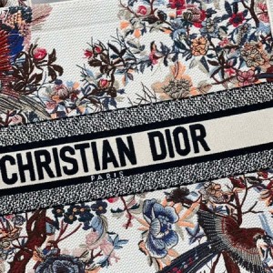 Christian Dior Book Tote Bag 36cm 1296 Jardin d'Hiver Embroidery Embroidered Canvas Fall/Winter 2022 Collection - Image 5