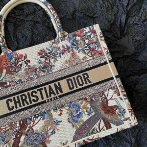 Christian Dior Book Tote Bag 36cm 1296 Jardin d'Hiver Embroidery Embroidered Canvas Fall/Winter 2022 Collection - Image 6