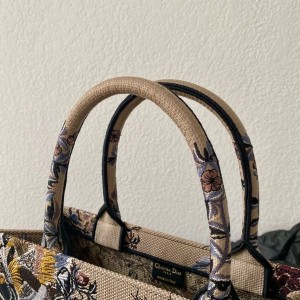 Christian Dior Book Tote Bag 36cm 1296 Jardin d'Hiver Embroidery Embroidered Canvas Fall/Winter 2022 Collection - Image 6