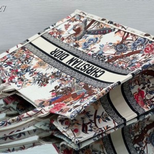 Christian Dior Book Tote Bag 36cm 1296 Jardin d'Hiver Embroidery Embroidered Canvas Fall/Winter 2022 Collection - Image 7