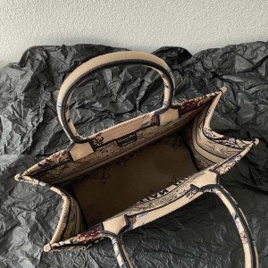 Christian Dior Book Tote Bag 36cm 1296 Jardin d'Hiver Embroidery Embroidered Canvas Fall/Winter 2022 Collection - Image 7