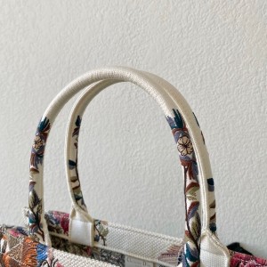 Christian Dior Book Tote Bag 36cm 1296 Jardin d'Hiver Embroidery Embroidered Canvas Fall/Winter 2022 Collection - Image 8