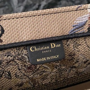 Christian Dior Book Tote Bag 36cm 1296 Jardin d'Hiver Embroidery Embroidered Canvas Fall/Winter 2022 Collection - Image 8