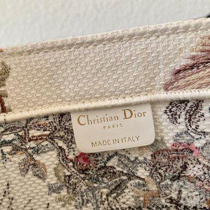 Christian Dior Book Tote Bag 36cm 1296 Jardin d'Hiver Embroidery Embroidered Canvas Fall/Winter 2022 Collection - Image 9