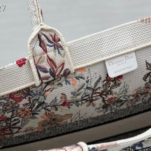 Christian Dior Book Tote Bag 36cm 1296 Jardin d'Hiver Embroidery Embroidered Canvas Fall/Winter 2022 Collection - Image 9