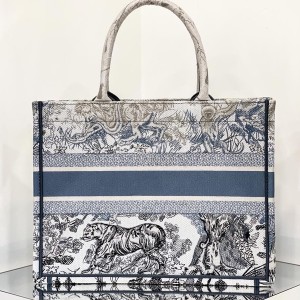 Christian Dior Book Tote Bag 36cm 1296 La Force Embroidery Canvas Fall/Winter 2022 Collection - Image 2