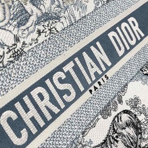 Christian Dior Book Tote Bag 36cm 1296 La Force Embroidery Canvas Fall/Winter 2022 Collection - Image 4