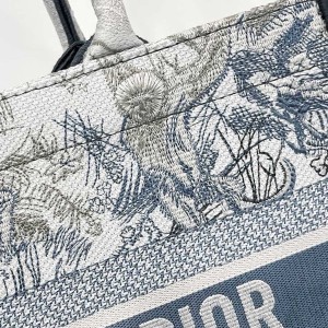 Christian Dior Book Tote Bag 36cm 1296 La Force Embroidery Canvas Fall/Winter 2022 Collection - Image 6