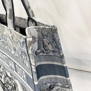 Christian Dior Book Tote Bag 36cm 1296 La Force Embroidery Canvas Fall/Winter 2022 Collection - Image 7