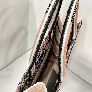 Christian Dior Book Tote Bag 36cm 1296 La Force Embroidery Canvas Fall/Winter 2022 Collection - Image 8