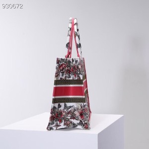 Christian Dior Book Tote Bag 36cm 1296 Lunar New Year Butterfly Embroidery Canvas Fall/Winter 2022 Collection - Image 6