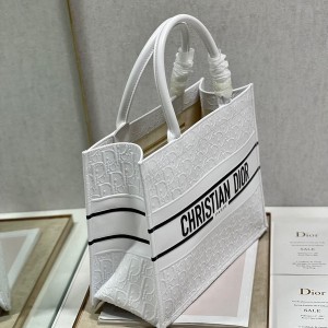 Christian Dior Book Tote Bag 36cm 1296 Oblique Calfskin Leather Embroidered Canvas Fall/Winter 2022 Collection - Image 4