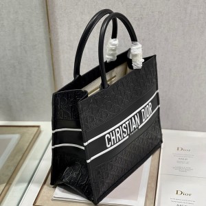 Christian Dior Book Tote Bag 36cm 1296 Oblique Calfskin Leather Embroidered Canvas Fall/Winter 2022 Collection - Image 4