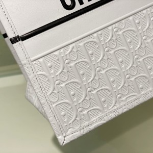 Christian Dior Book Tote Bag 36cm 1296 Oblique Calfskin Leather Embroidered Canvas Fall/Winter 2022 Collection - Image 6
