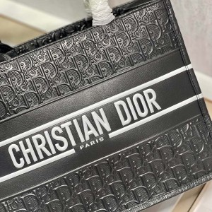 Christian Dior Book Tote Bag 36cm 1296 Oblique Calfskin Leather Embroidered Canvas Fall/Winter 2022 Collection - Image 7