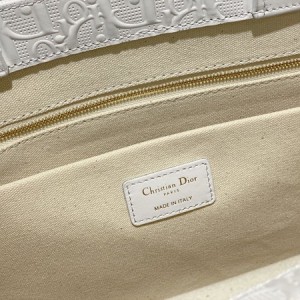 Christian Dior Book Tote Bag 36cm 1296 Oblique Calfskin Leather Embroidered Canvas Fall/Winter 2022 Collection - Image 8