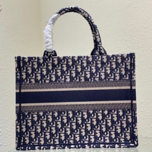 Christian Dior Book Tote Bag 36cm 1296 Oblique Embroidered Canvas Fall/Winter 2022 Collection - Image 3