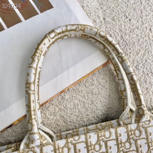 Christian Dior Book Tote Bag 36cm 1296 Oblique Embroidered Canvas Fall/Winter 2022 Collection - Image 3