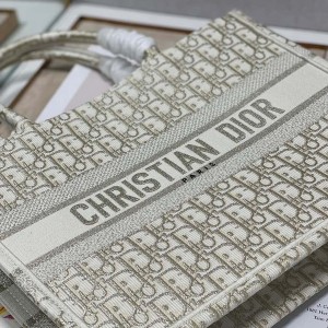 Christian Dior Book Tote Bag 36cm 1296 Oblique Embroidered Canvas Fall/Winter 2022 Collection - Image 7