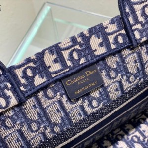 Christian Dior Book Tote Bag 36cm 1296 Oblique Embroidered Canvas Fall/Winter 2022 Collection - Image 8