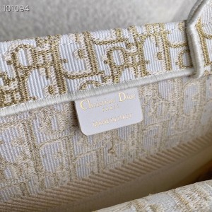 Christian Dior Book Tote Bag 36cm 1296 Oblique Embroidered Canvas Fall/Winter 2022 Collection - Image 8