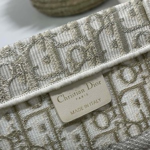 Christian Dior Book Tote Bag 36cm 1296 Oblique Embroidered Canvas Fall/Winter 2022 Collection - Image 9