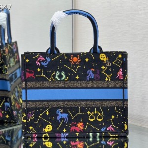 Christian Dior Book Tote Bag 36cm 1296 Pixel Zodiac Embroidery Canvas Fall/Winter 2022 Collection - Image 4