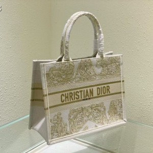 Christian Dior Book Tote Bag 36cm 1296 Rêve d'Infini Embroidery Canvas Fall/Winter 2022 Collection - Image 2