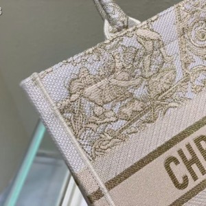Christian Dior Book Tote Bag 36cm 1296 Rêve d'Infini Embroidery Canvas Fall/Winter 2022 Collection - Image 4