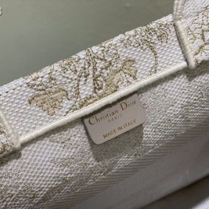 Christian Dior Book Tote Bag 36cm 1296 Rêve d'Infini Embroidery Canvas Fall/Winter 2022 Collection - Image 9