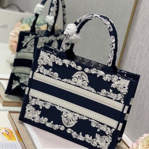 Christian Dior Book Tote Bag 36cm 1296 Toile de Jouy Zodiac Embroidery Canvas Fall/Winter 2022 Collection - Image 4